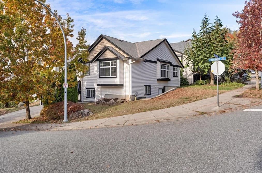 35553 TWEEDSMUIR DRIVE, Abbotsford, BC — Residential for Sale - Photo 2