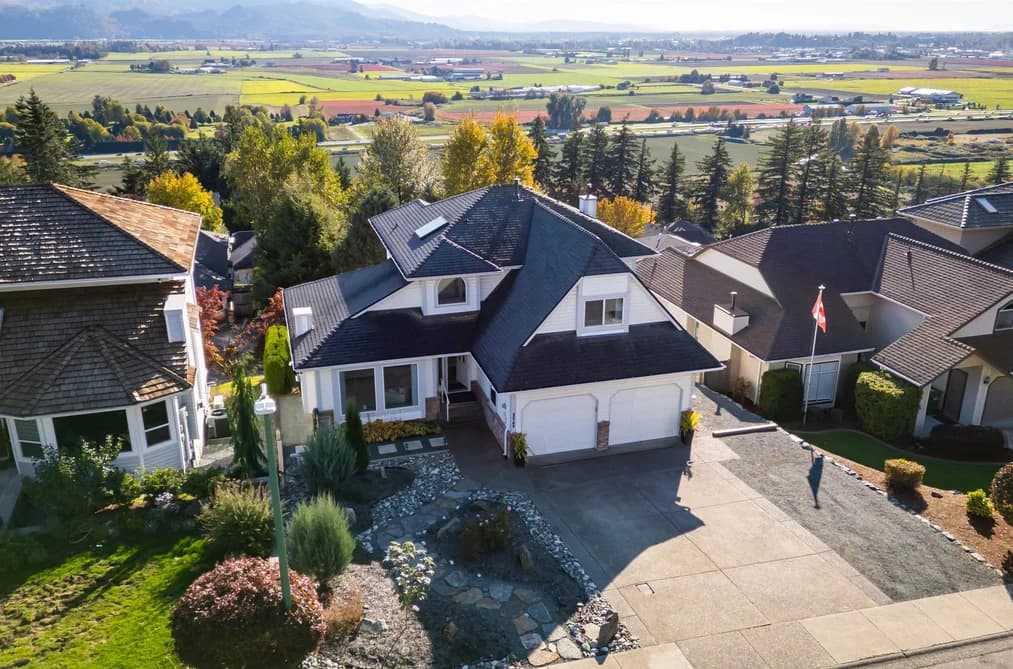 35762 Canterbury Avenue, Abbotsford, BC - MLS: R3179482 - Photo 2 35762 Canterbury Avenue, Abbotsford, BC - MLS: R3179482 - Photo 2