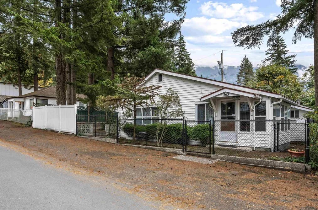 363 PINE STREET, Cultus Lake, BC — Residential for Sale - Main Photo