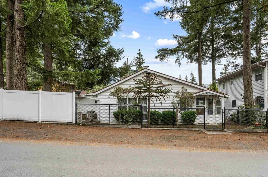 363 PINE STREET, Cultus Lake, BC — Residential for Sale - Photo 2