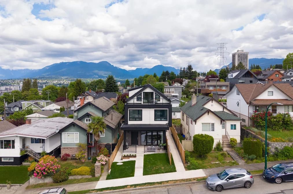 1 3645 DUNDAS STREET, Vancouver, BC — Residential for Sale - Main Photo