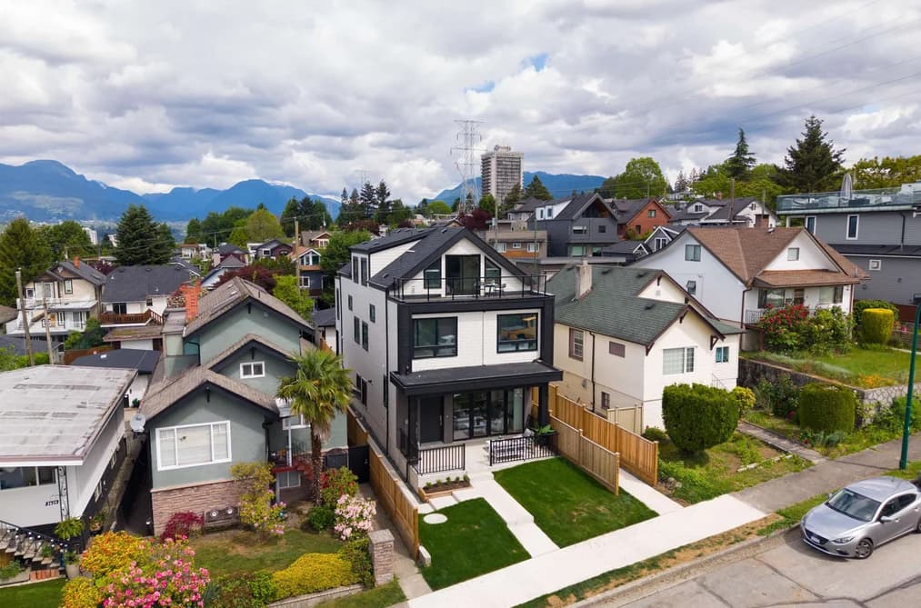 1 3645 DUNDAS STREET, Vancouver, BC — Residential for Sale - Photo 2