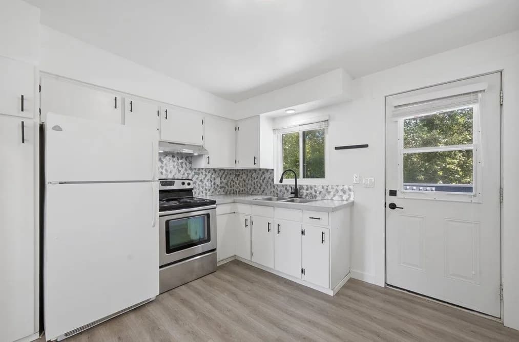 3652-3654 ST. THOMAS STREET, Port Coquitlam, BC — Residential Income for Sale - Photo 2