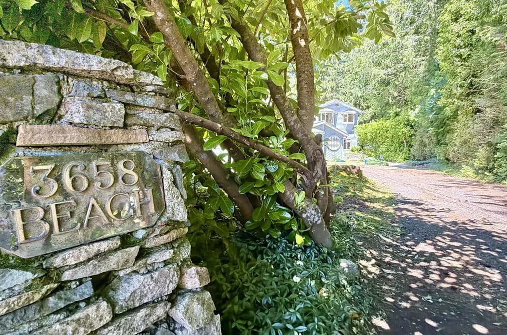 3658 BEACH AVENUE, Roberts Creek, BC — Residential for Sale - Photo 2