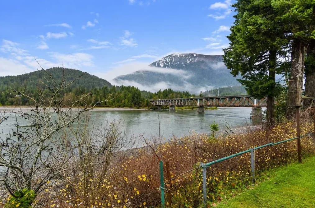 366 WATER AVENUE, Hope, BC — Residential for Sale - Photo 2