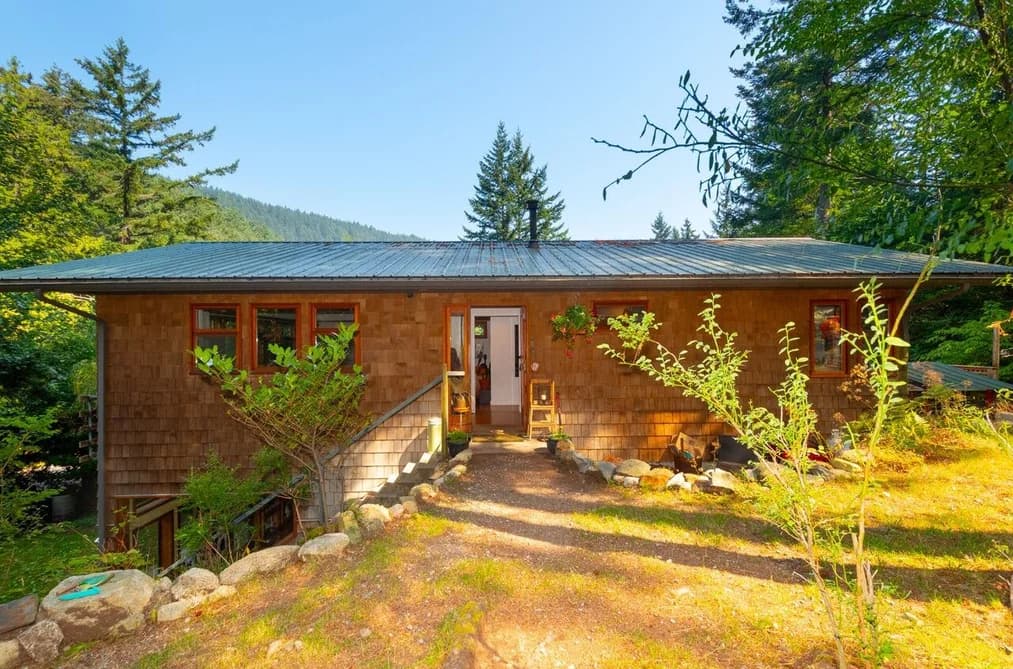 368 EAGLES NEST ROAD, Bowen Island, BC — Residential for Sale - Main Photo
