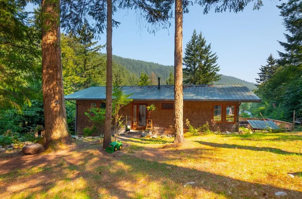 368 EAGLES NEST ROAD, Bowen Island, BC — Residential for Sale - Photo 2