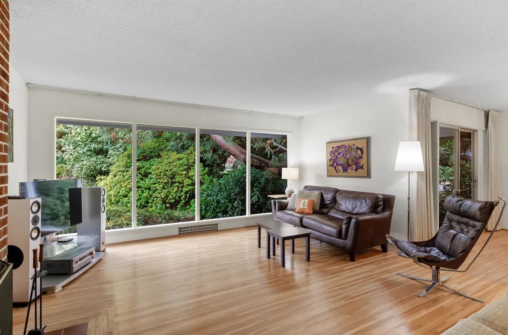 3692 SUNNYCREST DRIVE, North Vancouver, BC — Residential for Sale - Photo 2