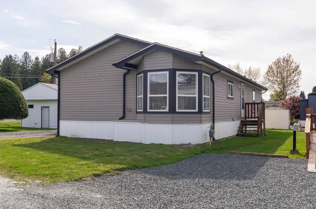 37 6035 VEDDER ROAD, Chilliwack, BC — Residential for Sale - Photo 2