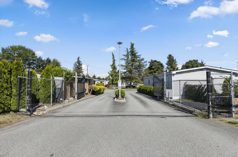 37 8670 156 STREET, Surrey, BC — Residential for Sale - Photo 2