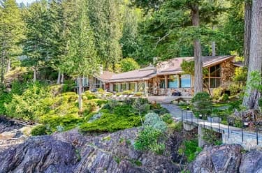 House for sale at 370-374 Smugglers Cove Road Bowen Island British Columbia - MLS: R3121566