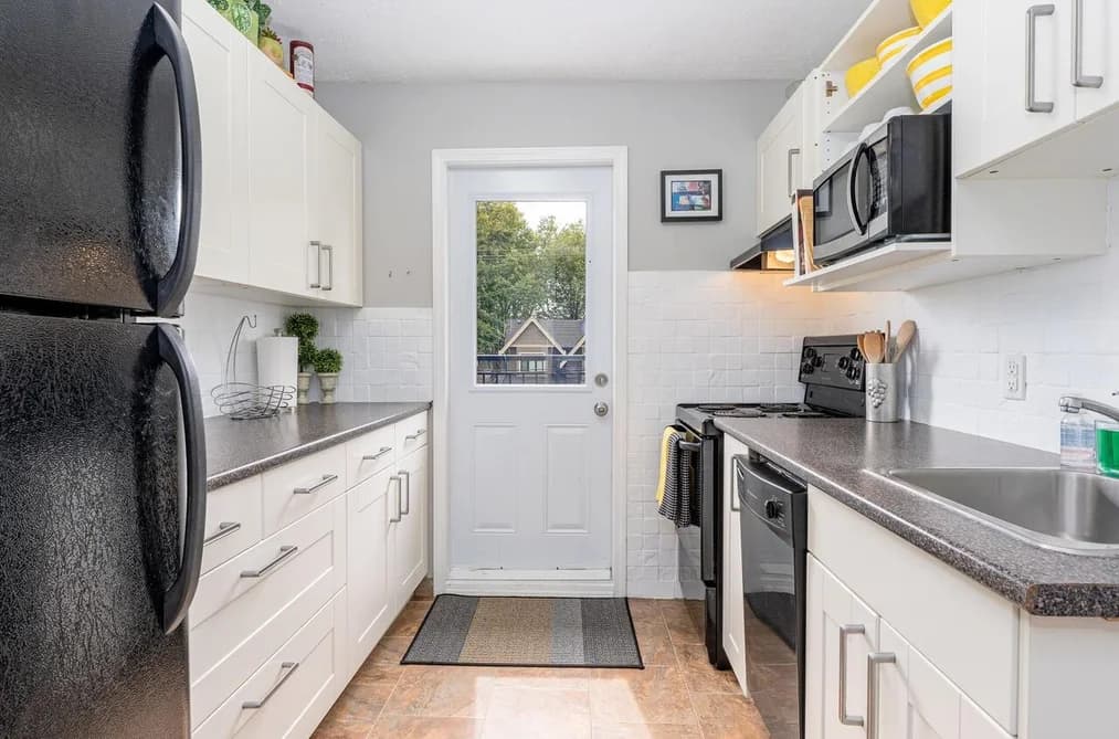 3706 W KING EDWARD AVENUE, Vancouver, BC — Residential Income for Sale - Photo 2