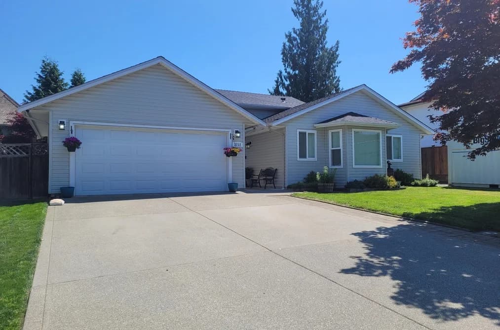 3712 DUNSMUIR WAY, Abbotsford, BC — Residential for Sale - Main Photo