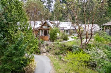 House for sale at 375 Village Bay Road Mayne Island British Columbia - MLS: R3111707