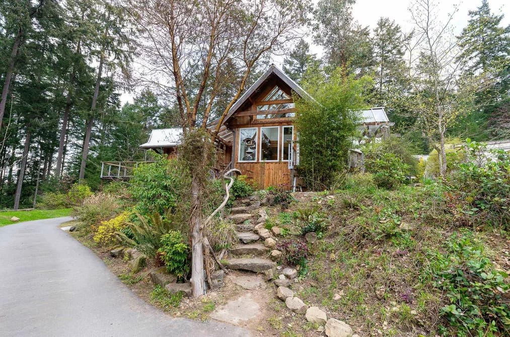 375 VILLAGE BAY ROAD, Mayne Island, BC — Residential for Sale - Photo 2