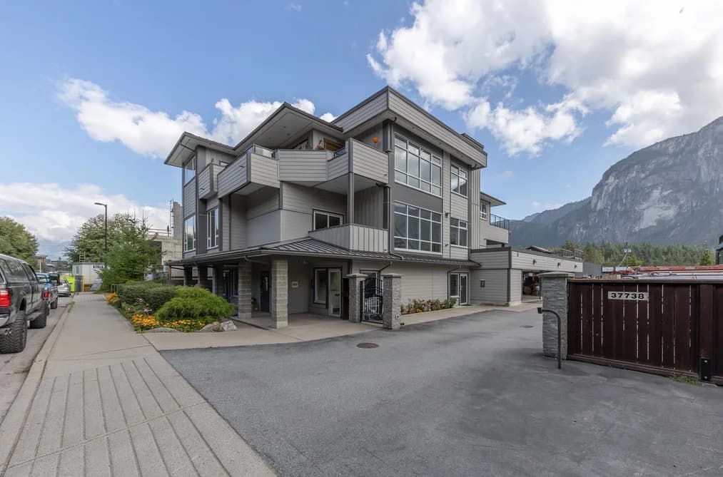 37738 THIRD AVENUE, Squamish, BC — Residential for Sale - Main Photo