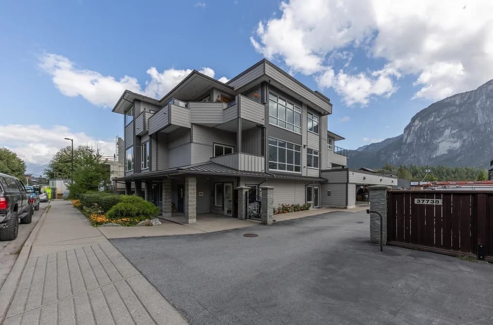 37738 THIRD AVENUE, Squamish, BC — Residential for Sale - Main Photo