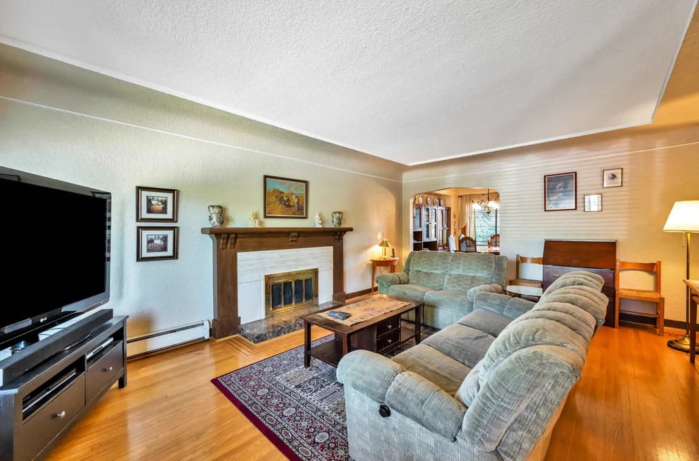 3778 TRIUMPH STREET, Burnaby, BC — Residential for Sale - Photo 2