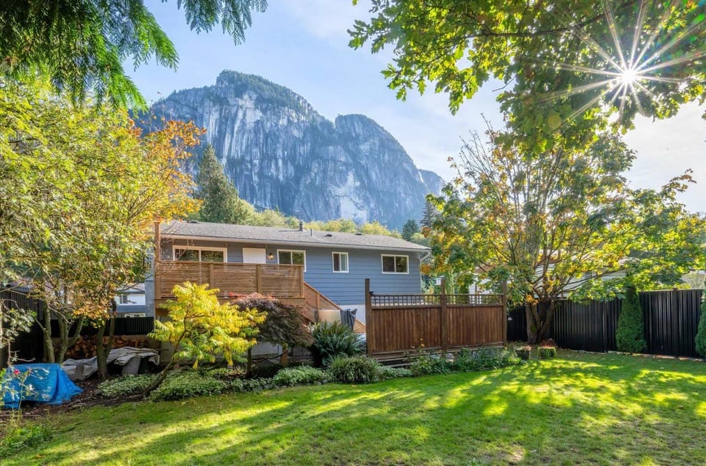 37963 MAGNOLIA CRESCENT, Squamish, BC — Residential for Sale - Main Photo