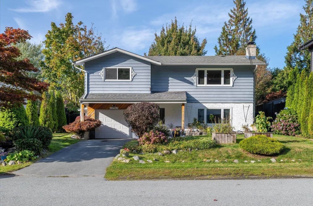 37963 MAGNOLIA CRESCENT, Squamish, BC — Residential for Sale - Photo 2