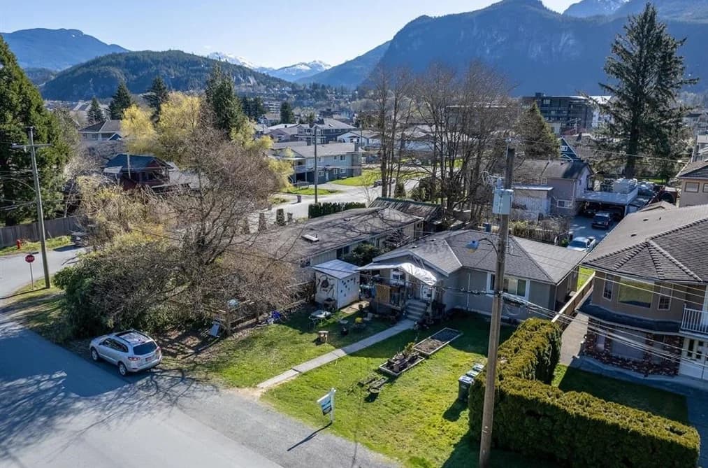 37986 SIXTH AVENUE, Squamish, BC — Residential for Sale - Main Photo