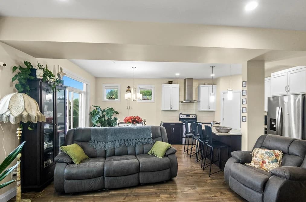 38 47042 MACFARLANE PLACE, Chilliwack, BC — Residential for Sale - Photo 2