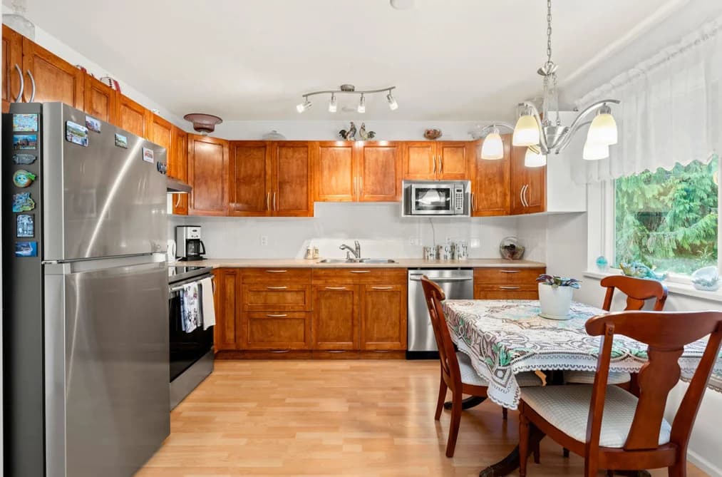 38 5761 WHARF AVENUE, Sechelt, BC — Residential for Sale - Photo 2