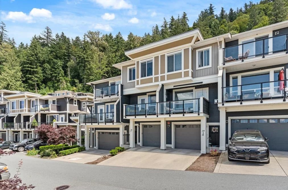 38 6026 LINDEMAN STREET, Chilliwack, BC — Residential for Sale - Photo 2