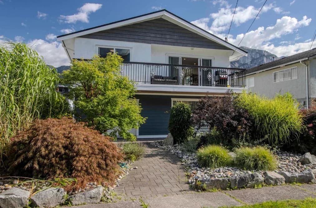 38012 FIFTH AVENUE, Squamish, BC — Residential for Sale - Main Photo