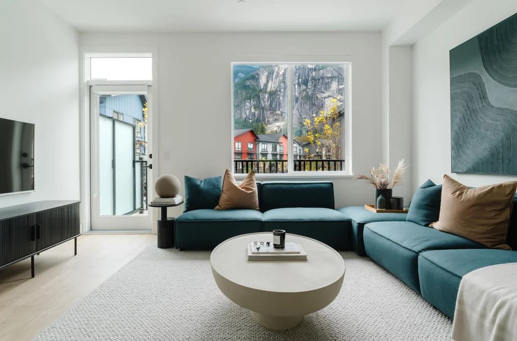 38065 HELM WAY, Squamish, BC — Residential for Sale - Photo 2