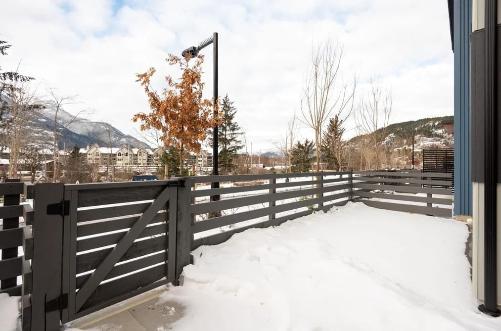 38073 HELM WAY, Squamish, BC — Residential for Sale - Photo 2