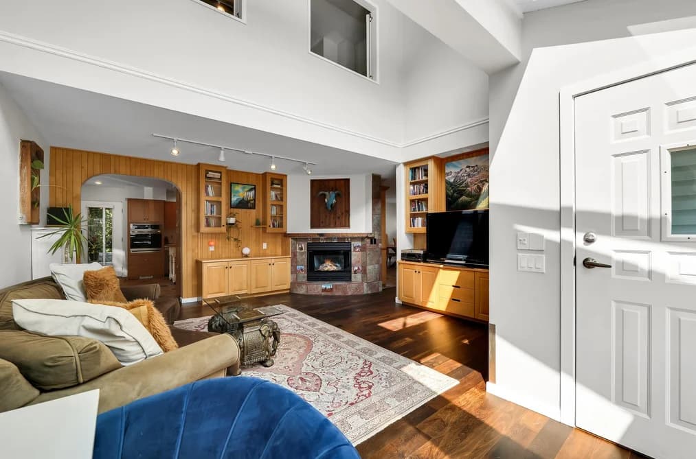 38089 GUILFORD DRIVE, Squamish, BC — Residential for Sale - Photo 2
