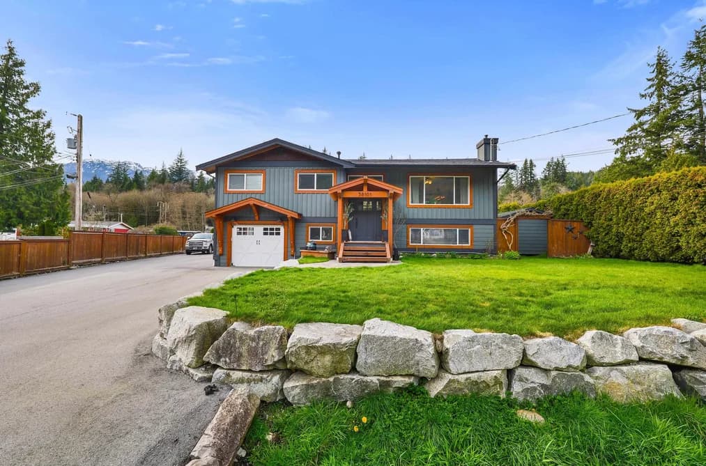 38101 CHESTNUT AVENUE, Squamish, BC — Residential for Sale - Main Photo