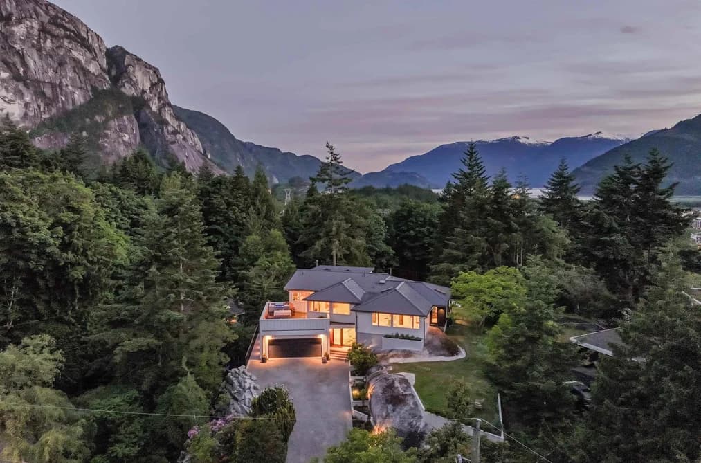 38243 VISTA CRESCENT, Squamish, BC — Residential for Sale - Main Photo