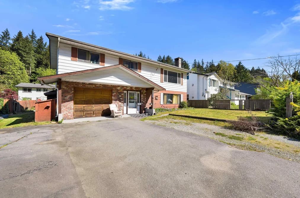 38319 WESTWAY AVENUE, Squamish, BC — Residential for Sale - Main Photo