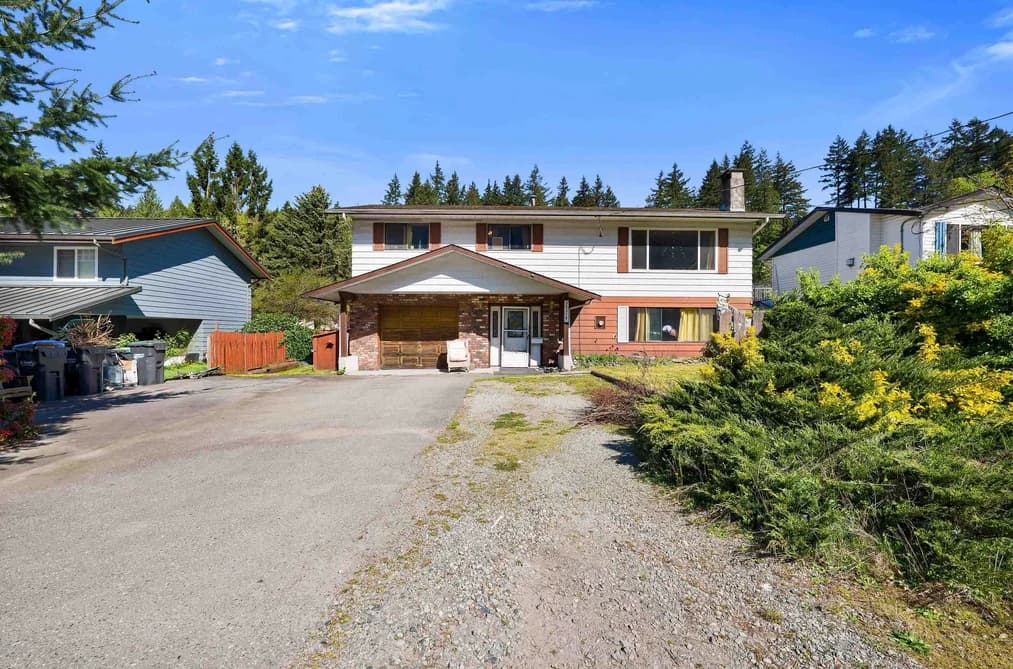 38319 WESTWAY AVENUE, Squamish, BC — Residential for Sale - Photo 2