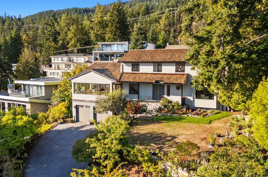 3845 SOUTHRIDGE AVENUE, West Vancouver, BC — Residential for Sale - Main Photo