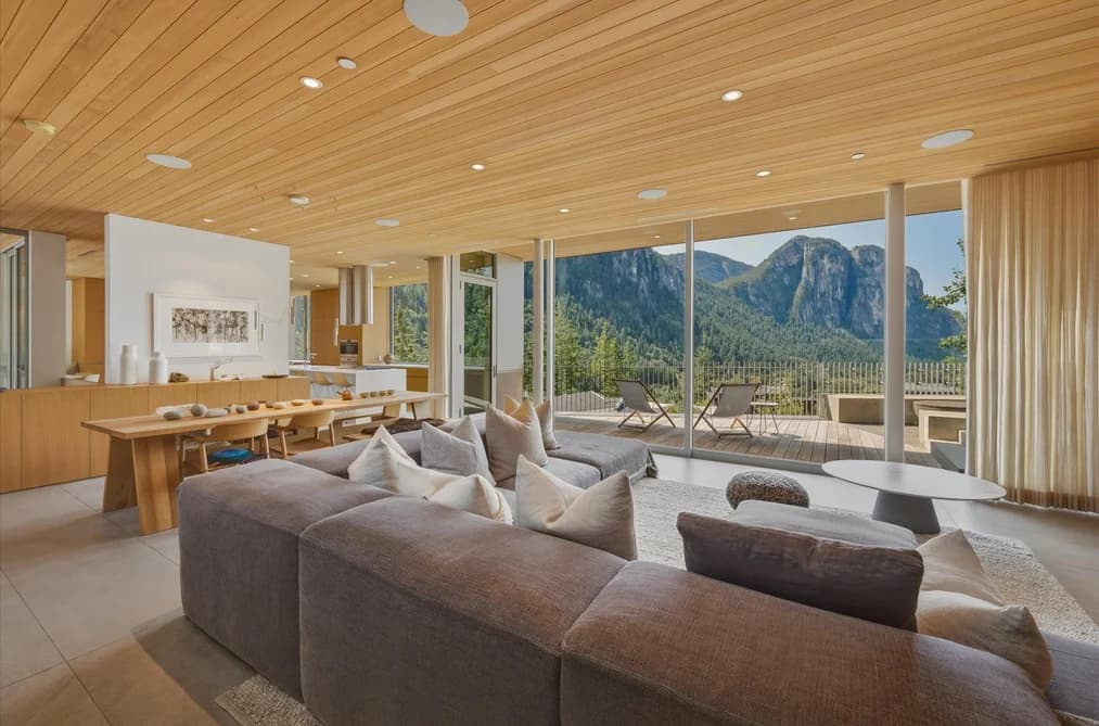 38574 HIGH CREEK DRIVE, Squamish, BC — Residential for Sale - Photo 2