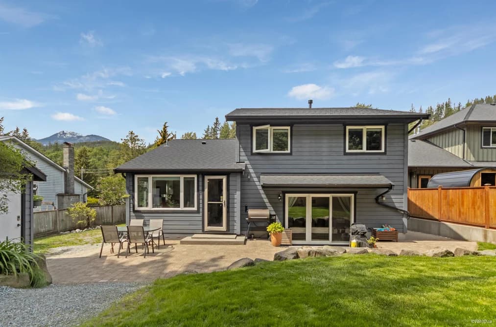 38582 WESTWAY AVENUE, Squamish, BC — Residential for Sale - Main Photo