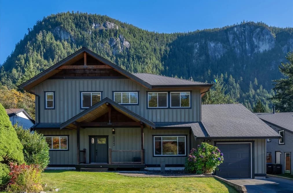 38590 WESTWAY AVENUE, Squamish, BC — Residential for Sale - Main Photo