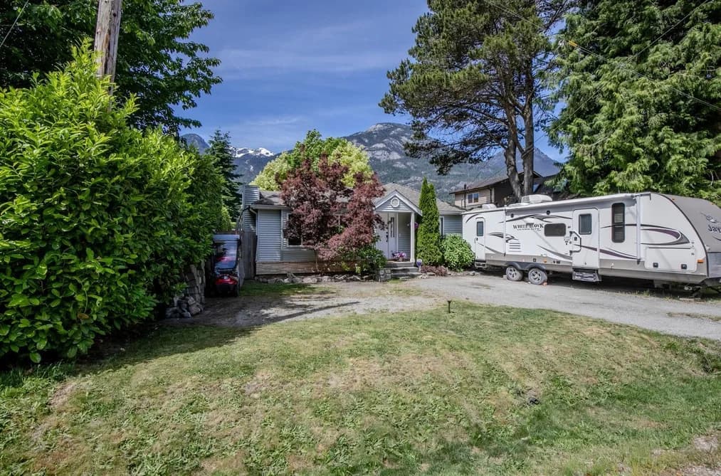 38807 BRITANNIA AVENUE, Squamish, BC — Residential for Sale - Main Photo
