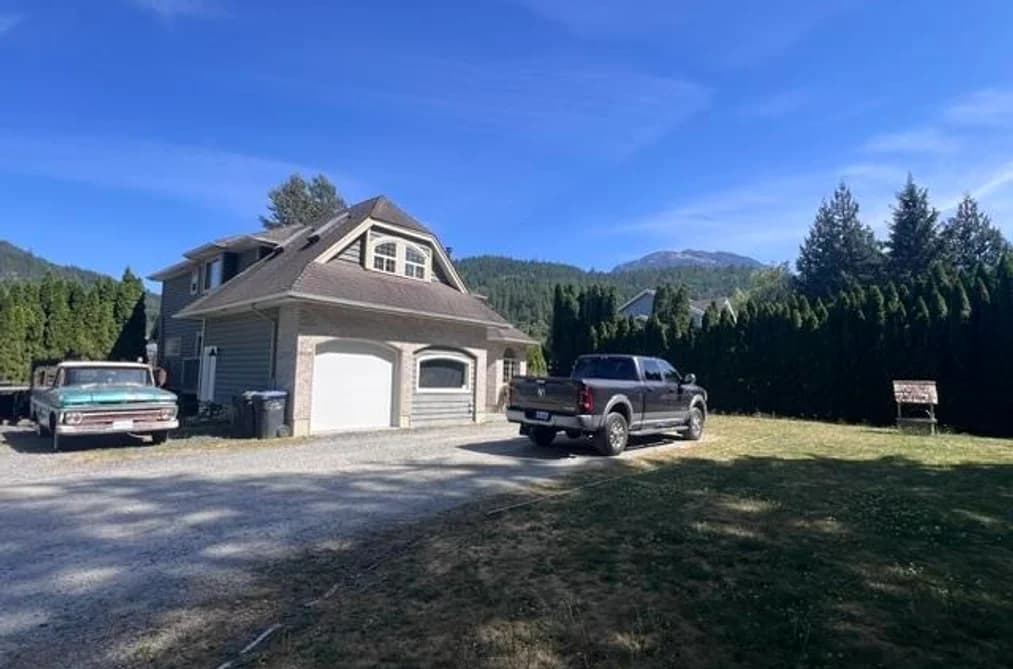 38940 LOGGERS LANE, Squamish, BC — Residential for Sale - Photo 2