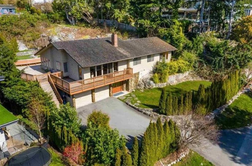 3895 SOUTHRIDGE AVENUE, West Vancouver, BC — Residential for Sale - Main Photo
