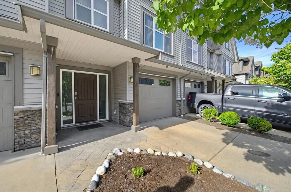 39 45085 WOLFE ROAD, Chilliwack, BC — Residential for Sale - Photo 2