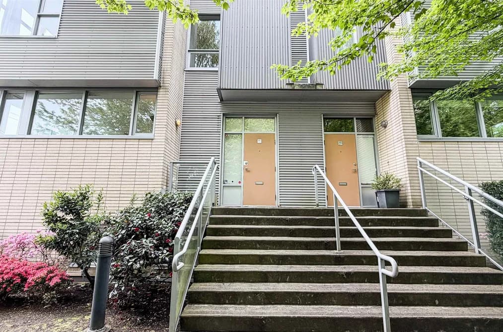 390 E 11TH AVENUE, Vancouver, BC — Residential for Sale - Photo 2