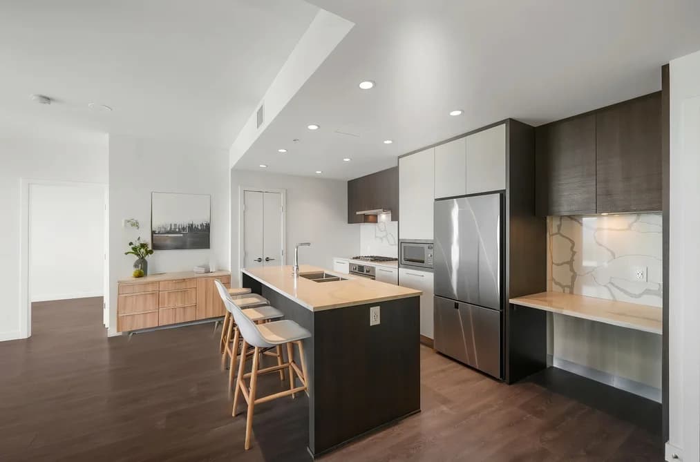 3904 567 CLARKE ROAD, Coquitlam, BC — Residential for Sale - Photo 2