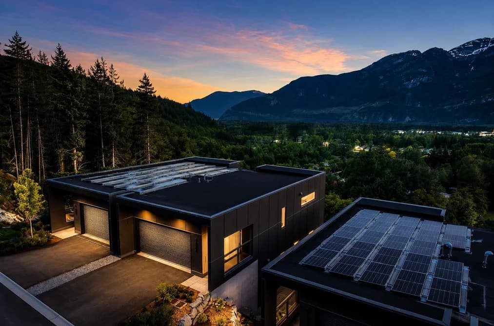 39249 STELLAR DRIVE, Squamish, BC — Residential for Sale - Photo 2