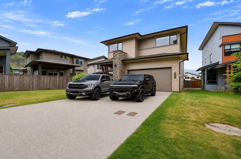 39340 FALCON CRESCENT, Squamish, BC — Residential for Sale - Main Photo