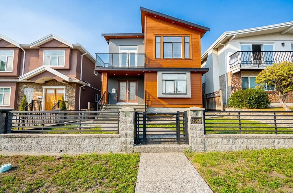 3945 PARKER STREET, Burnaby, BC — Residential for Sale - Photo 2