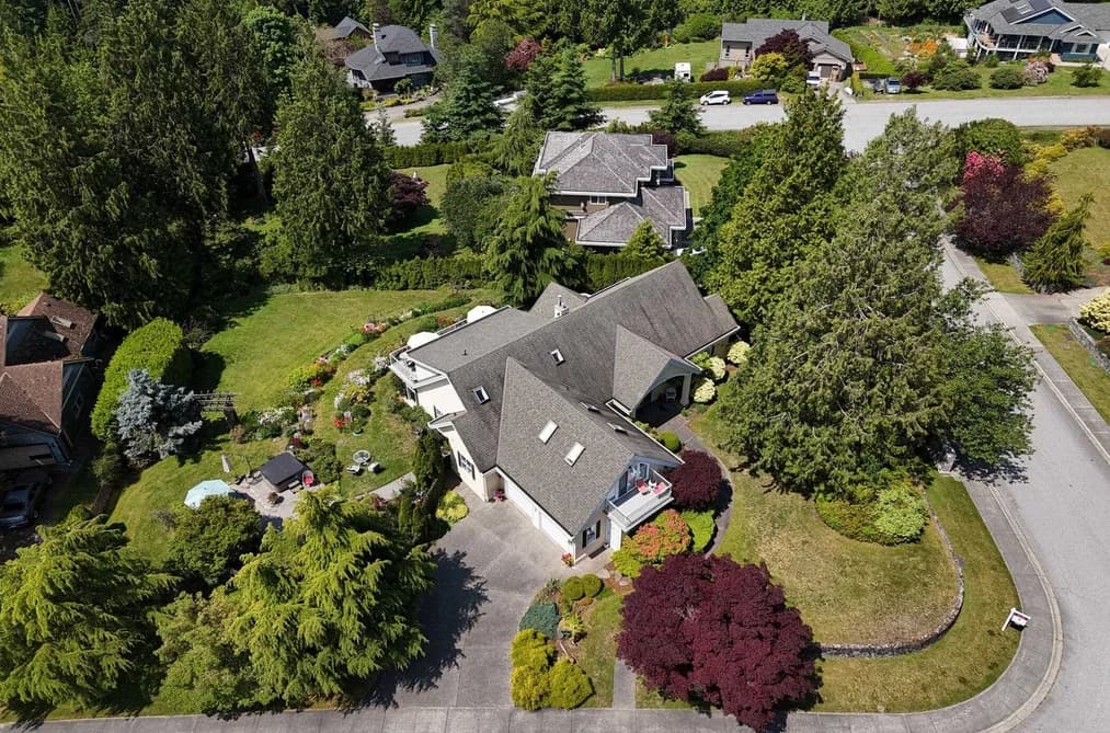 397 VERNON PLACE, Gibsons, BC — Residential for Sale - Photo 2